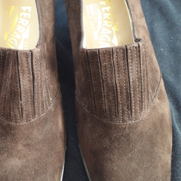 Salvatore Ferragamo Suede Pump - Picture 4 of 9
